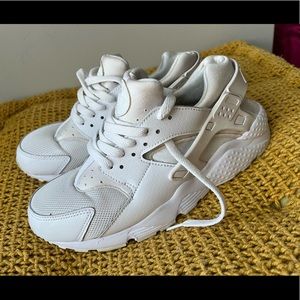 Nike Kids huaraches size 7